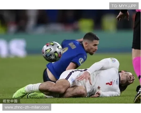 博努奇防守稳固，多次解围奠定胜局：铁壁背后的胜负转折